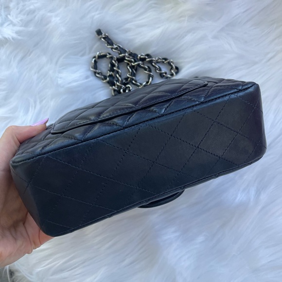 Chanel flap bag, very hard to find size! - Picture 13 of 17